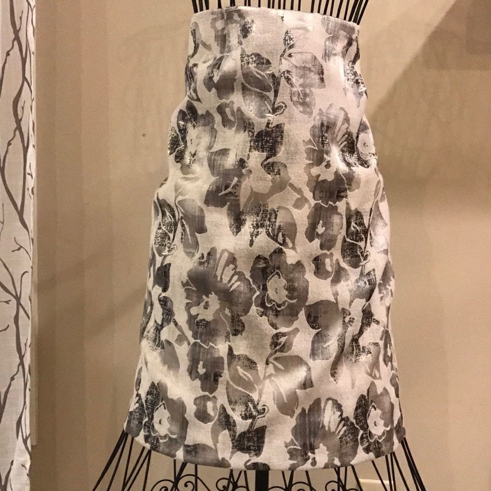 Worth Grey & Silver Floral Print Pencil Skirt - 4 - Picture 7 of 8